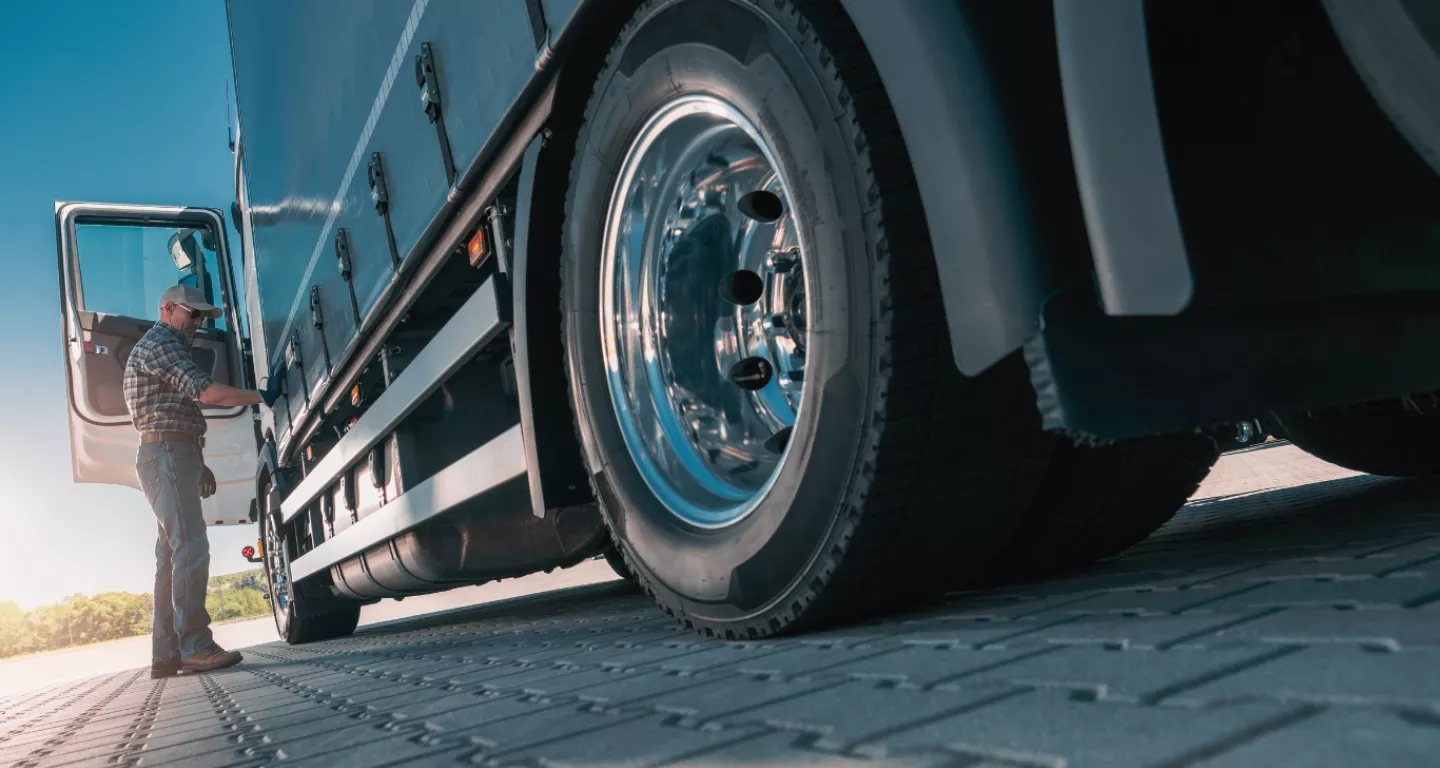 Common 18 Wheeler Tire Problems and How Roadside Service Helps
